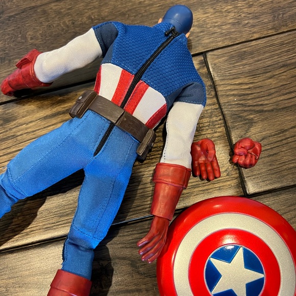 Disney Marvel Ultimate Series Captain America Exclusive Action Figure - Picture 4 of 8